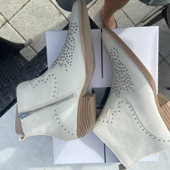 SOLD NO LONGER AVAILABLE-----WOMEN'S DOLCE VITA UMA OFF WHITE ANKLE BOOTS - Picture 2 of 4